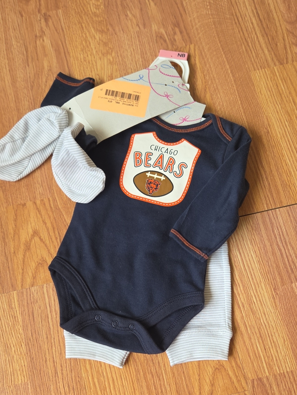 Chicago Bears Newborn Baby Set 3pc Outfit NWT Bodysuit, Pants, Socks